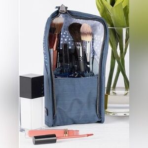 Standup Makeup Brush Case by lug Canoe